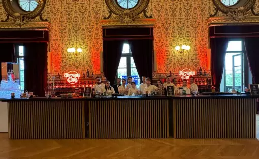 equipe-barman-ceremonie-flammes-2024