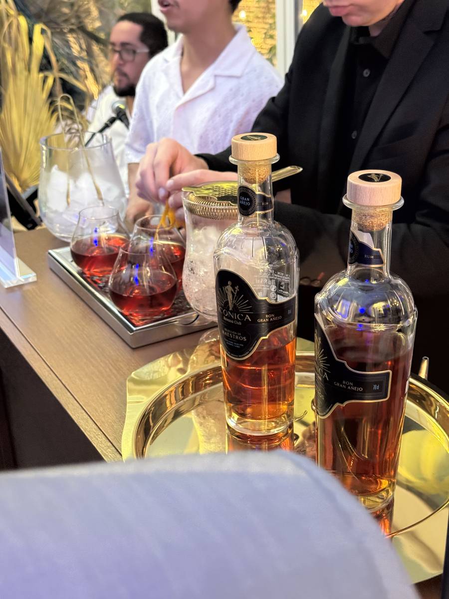 Notre mixologue se d&eacute;place sur le lieu de votre &eacute;v&egrave;nement dans le Val-d'Oise, avec son bar mobile, son mat&eacute;riel, les boissons, les ingr&eacute;dients, les verres pour animer votre &eacute;v&egrave;nement